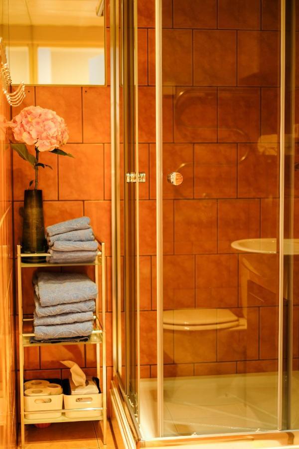 Ohtu Poik 2 City Center Basement Apartment Parnu Ngoại thất bức ảnh